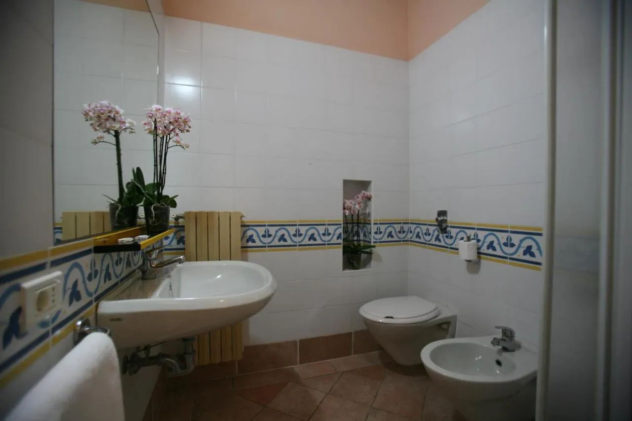 Bungalow Comfort Hotel Sirmione Italy